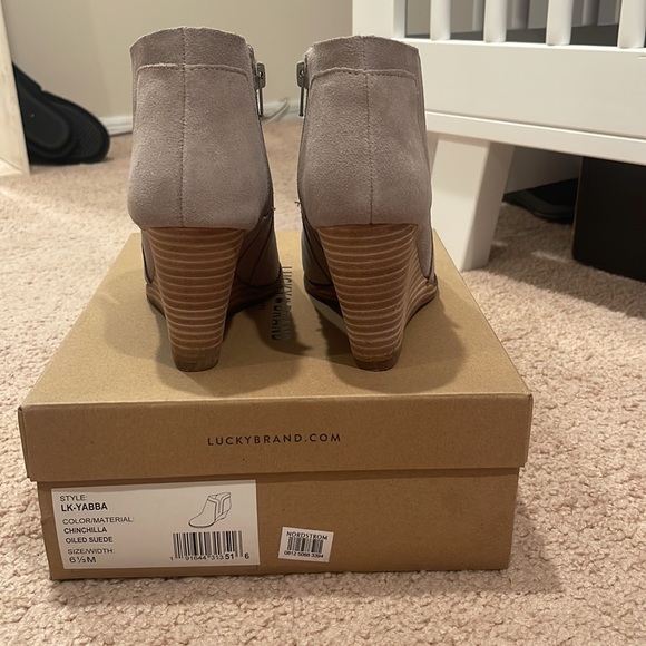 Lucky Brand wedge ankle booties - Picture 2 of 3